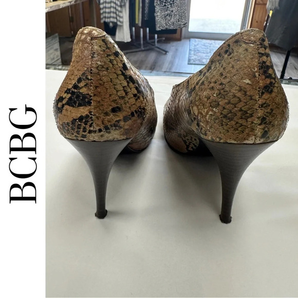 🛍️3/$40 BCBG Open Toe Platform Heel Shoe Snakeskin Brown Leather Upper Size 6.5 - Picture 2 of 9